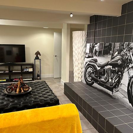 Grouse Cheerful Large Private Bedroom, Bath, Shared Deck, Pool, Hot Tub North Vancouver Exterior foto
