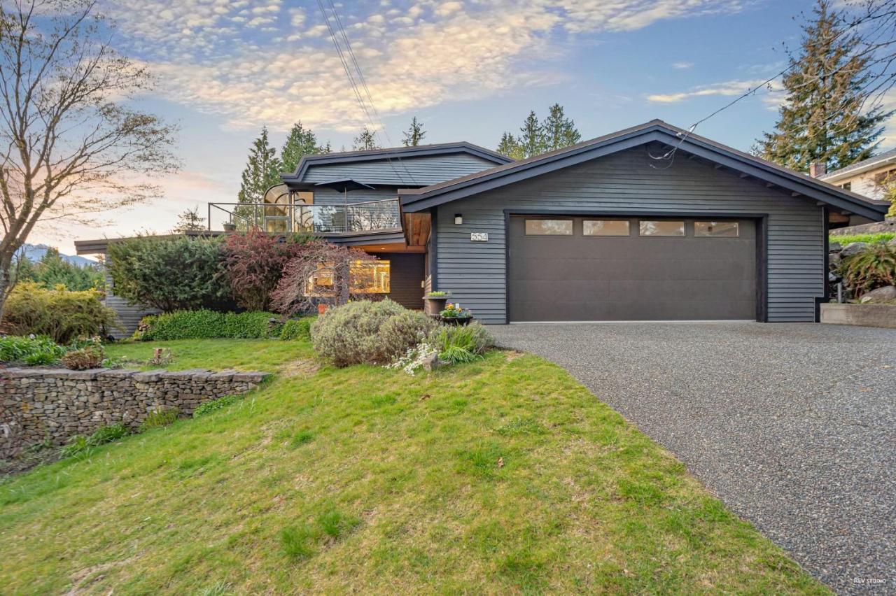 Grouse Cheerful Large Private Bedroom, Bath, Shared Deck, Pool, Hot Tub North Vancouver Exterior foto