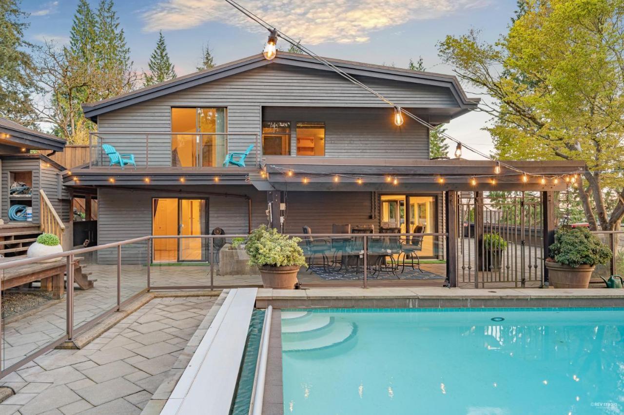 Grouse Cheerful Large Private Bedroom, Bath, Shared Deck, Pool, Hot Tub North Vancouver Exterior foto