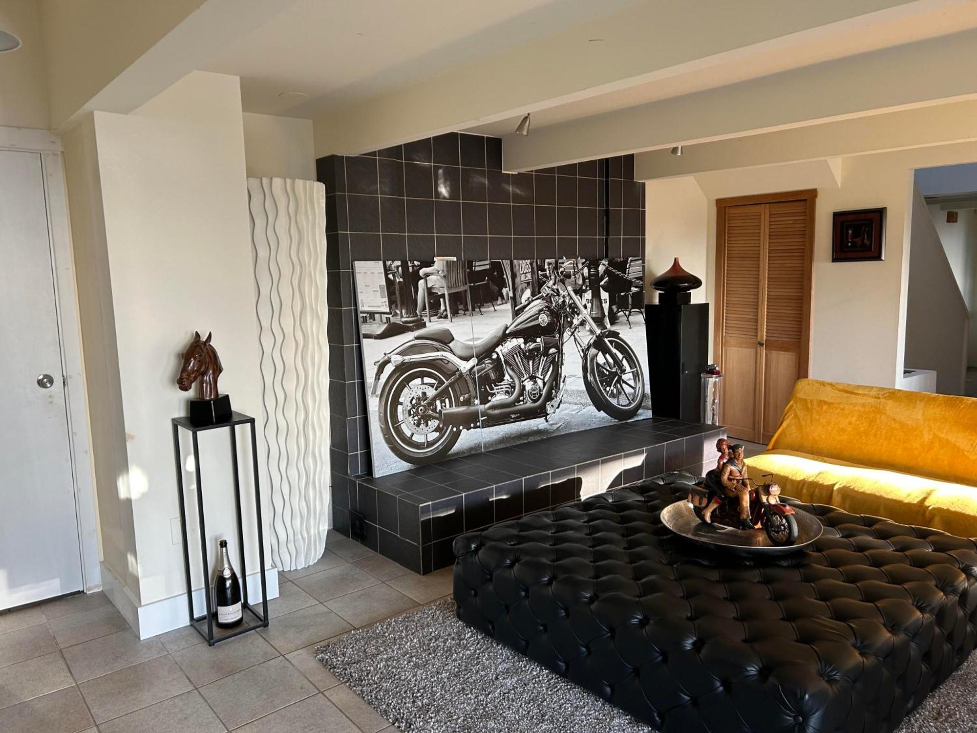 Grouse Cheerful Large Private Bedroom, Bath, Shared Deck, Pool, Hot Tub North Vancouver Exterior foto