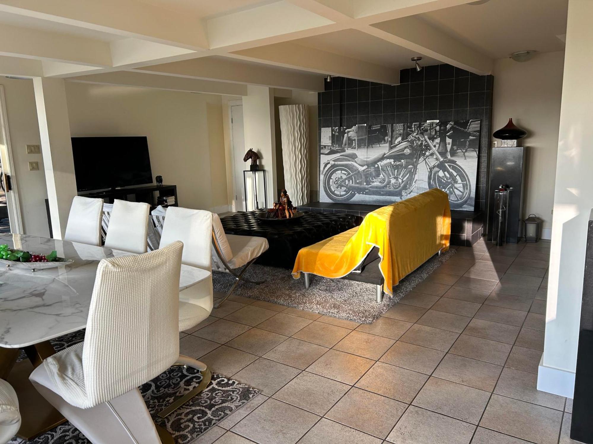Grouse Cheerful Large Private Bedroom, Bath, Shared Deck, Pool, Hot Tub North Vancouver Exterior foto